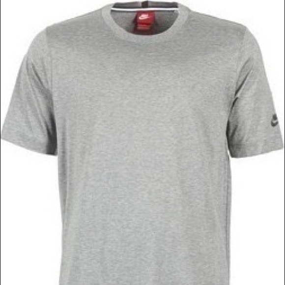 Nike Sportswear T-Shirt - Picture 1 of 4